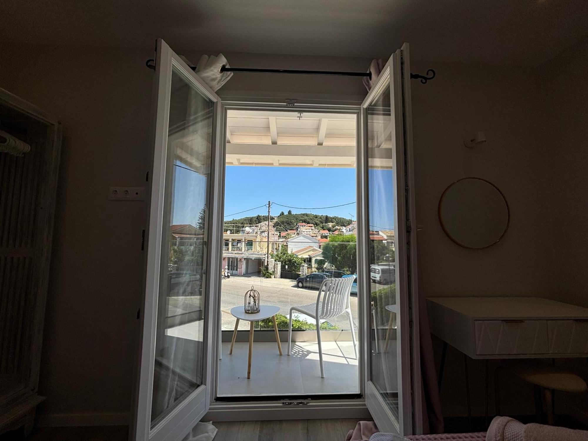 Mayflower Apartments Kassiopi Extérieur photo
