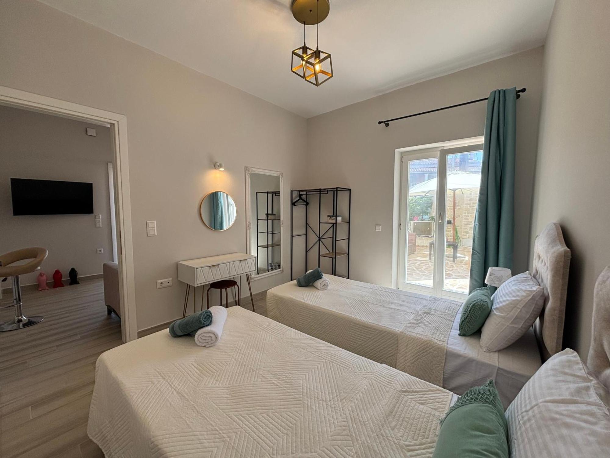Mayflower Apartments Kassiopi Extérieur photo